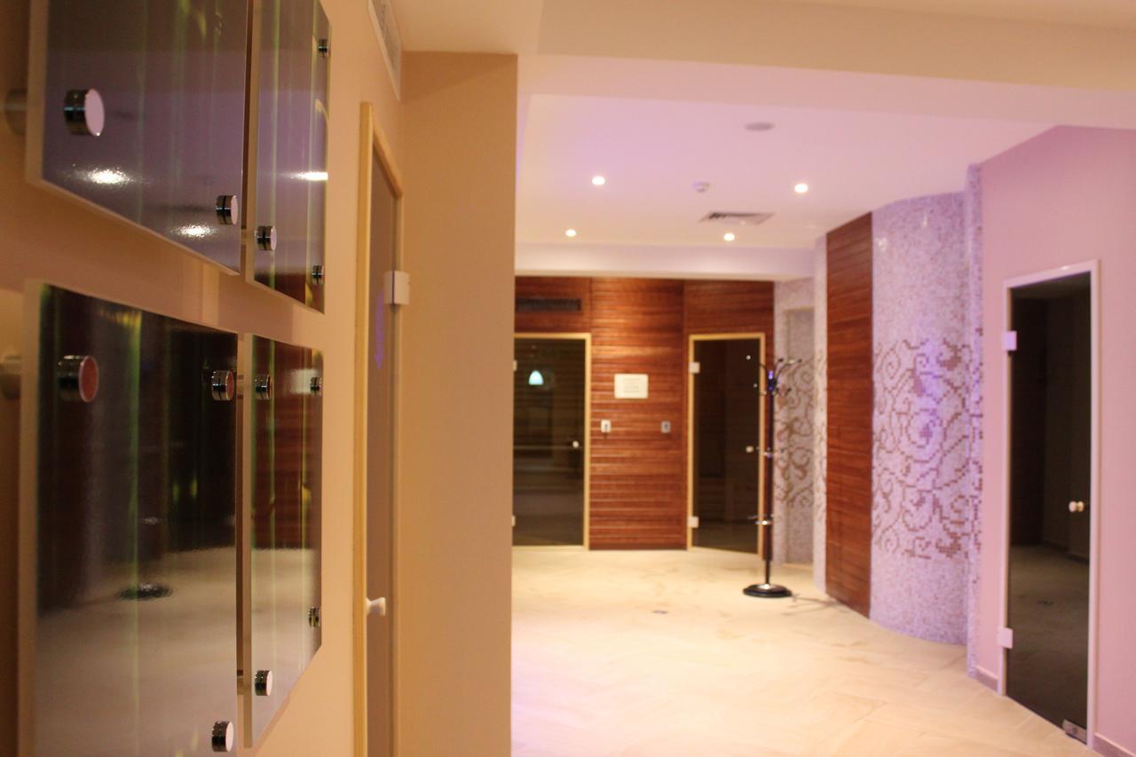 Park And Vella Hills Resort 4*