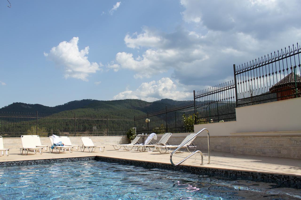 Park And Vella Hills Resort 4*