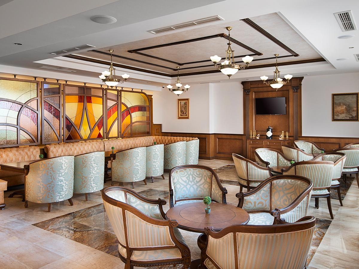 Park And Vella Hills Resort 4*