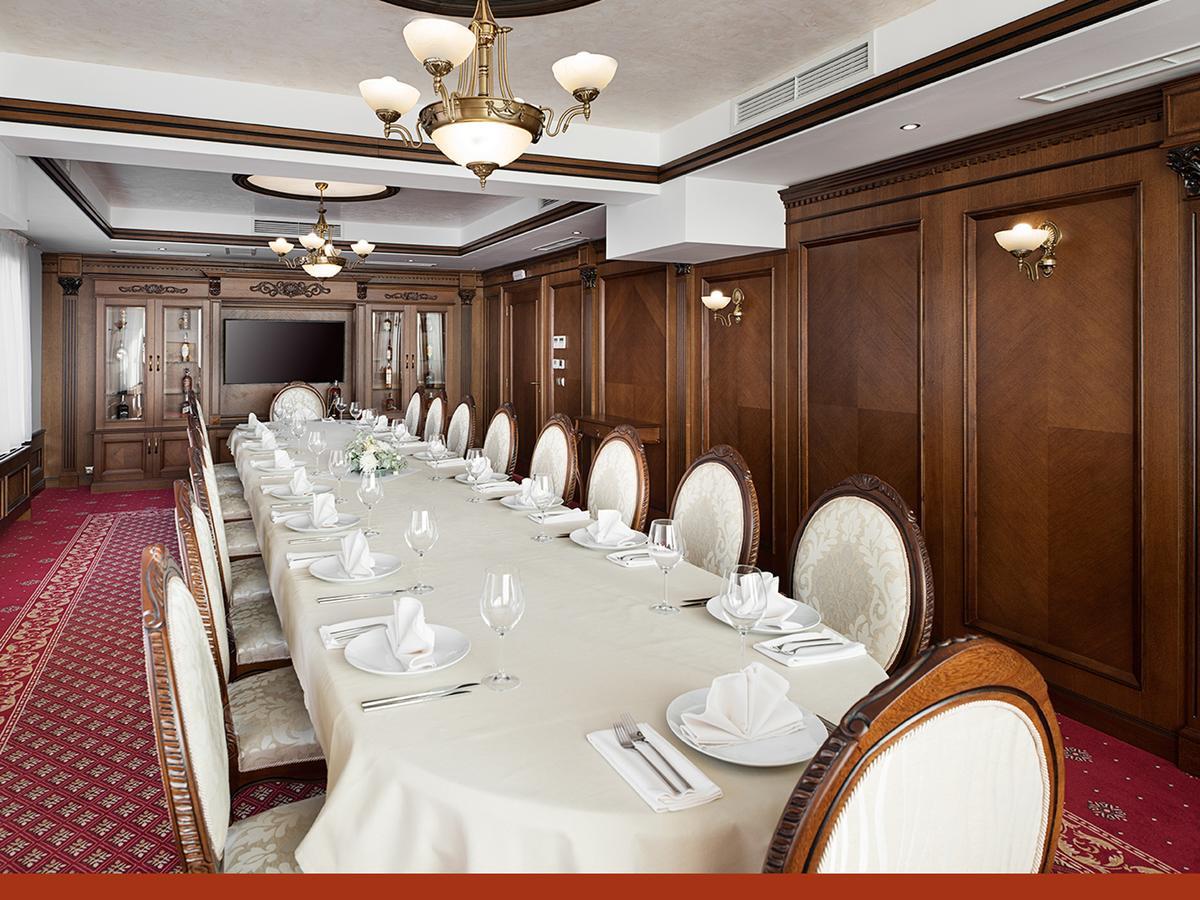 Park And Vella Hills Resort 4*