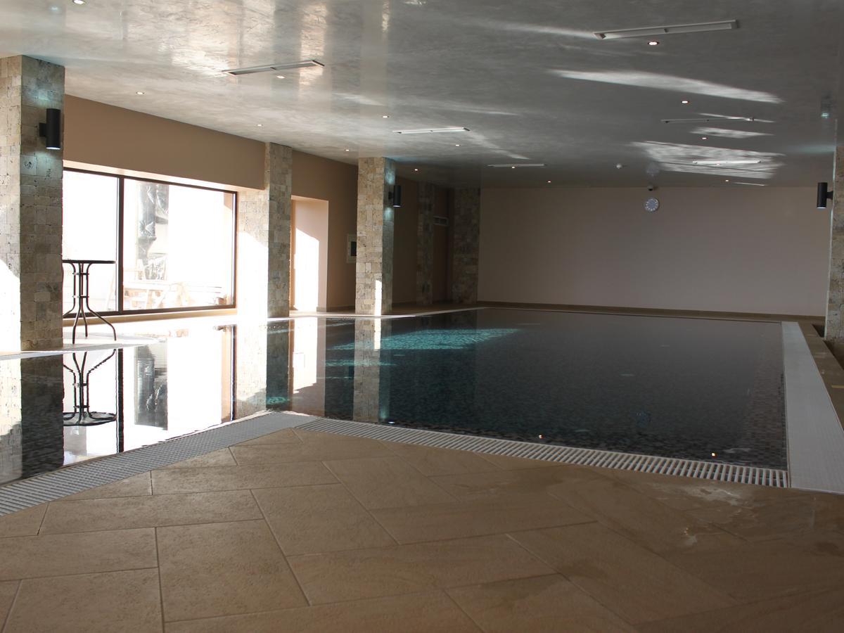Park And Vella Hills Resort 4*