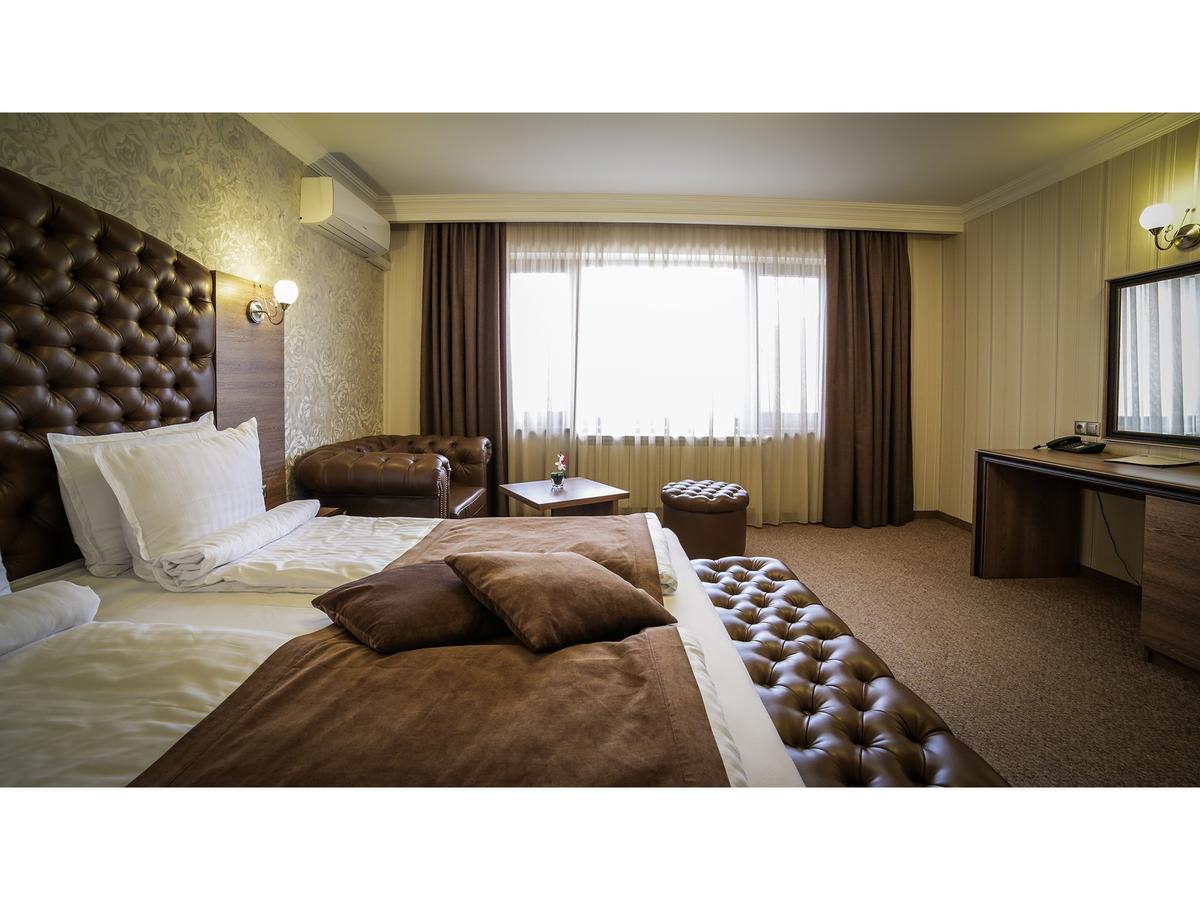 Resort Park And Vella Hills 4*