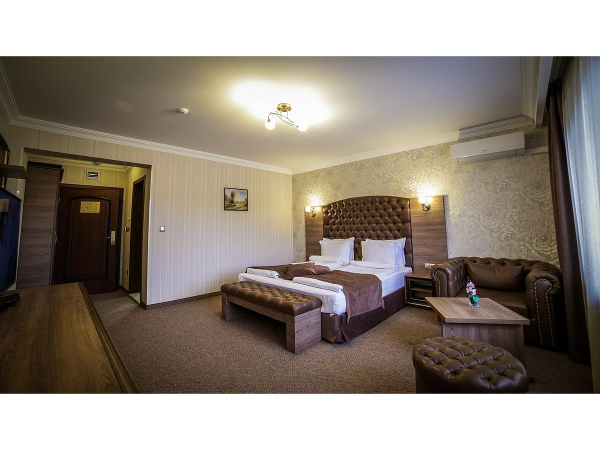 Park And Vella Hills Resort 4*