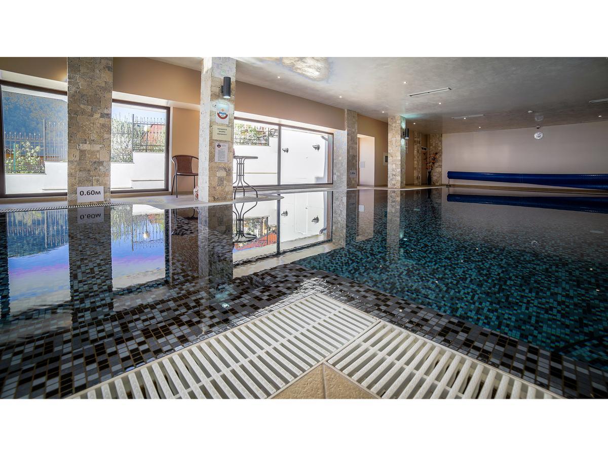 Resort Park And Vella Hills 4*
