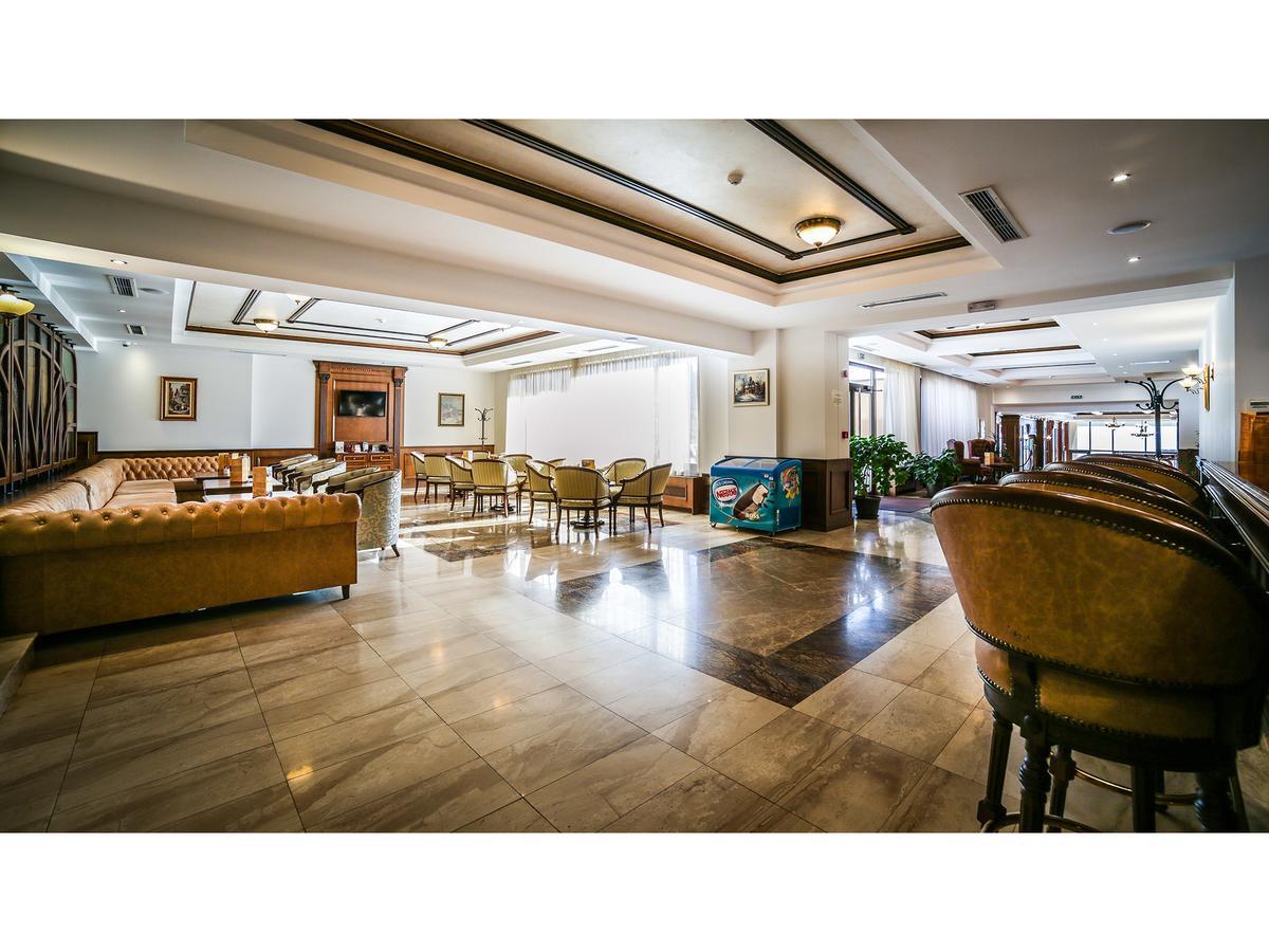Park And Vella Hills Resort 4*