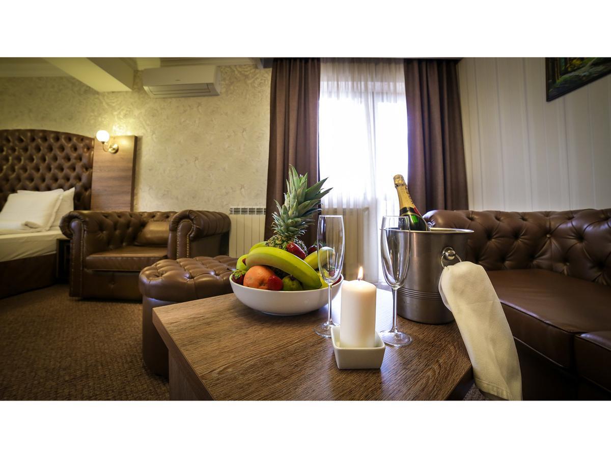 Park And Vella Hills Resort