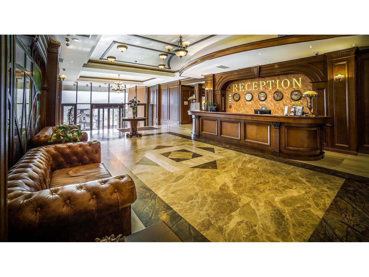 Park And Vella Hills Resort 4*