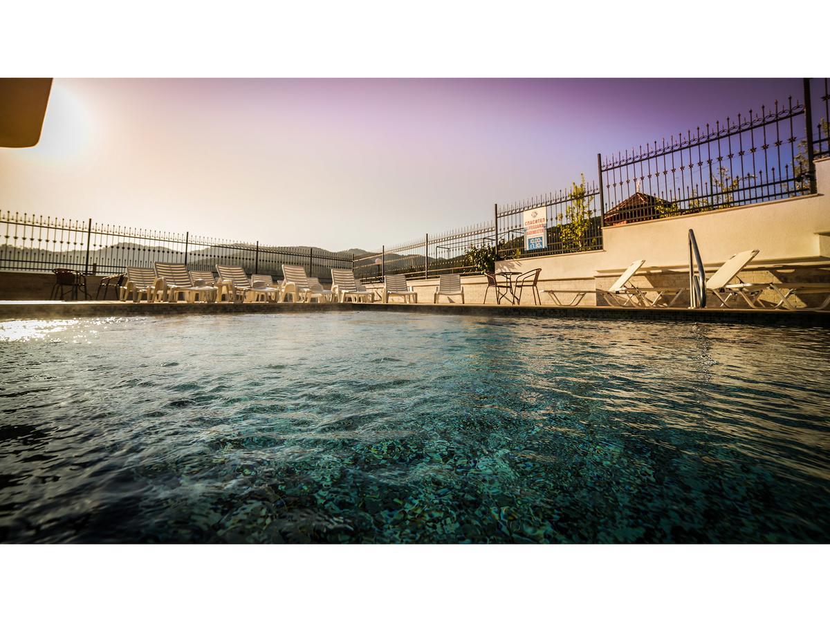 Resort Park And Vella Hills 4*