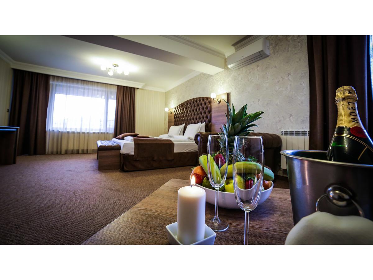 Park And Vella Hills Resort 4*